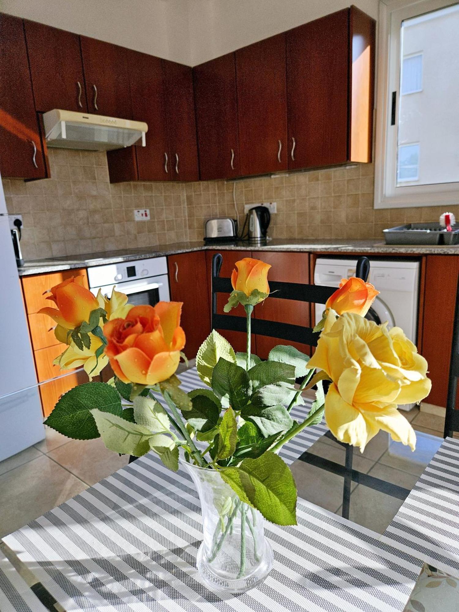 The Brightstay Paphos, 2 Bed Apt, Paphos Riviera, Universal Экстерьер фото
